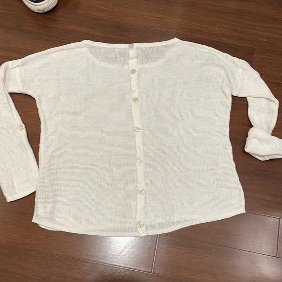 Max Studio White linen top with button back - Picture 2 of 5